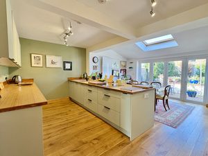 Kitchen/Diner- click for photo gallery